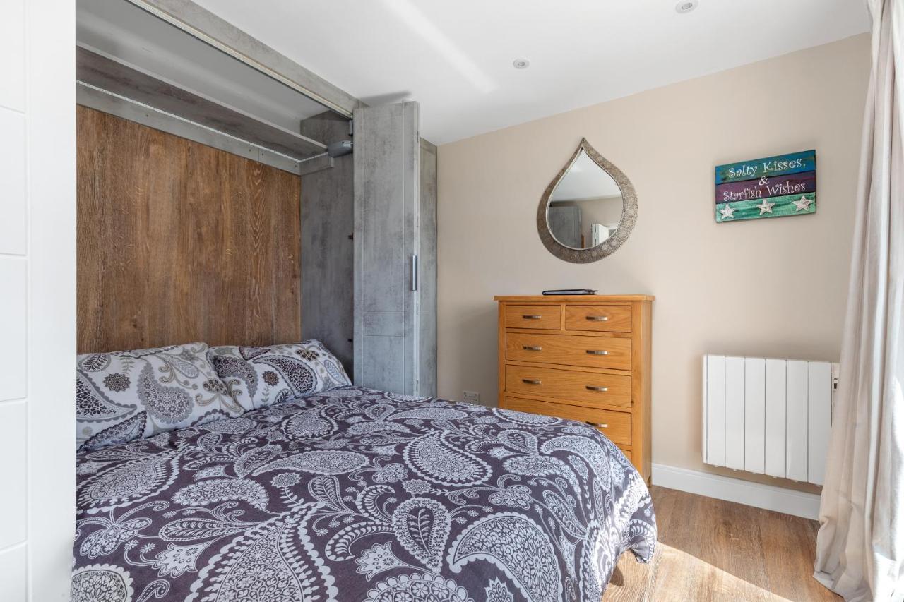 Salty Kisses - Sea Front Aparment Appartement Hodgeston Buitenkant foto