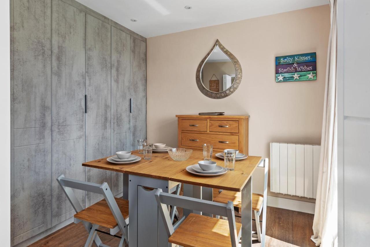Salty Kisses - Sea Front Aparment Appartement Hodgeston Buitenkant foto